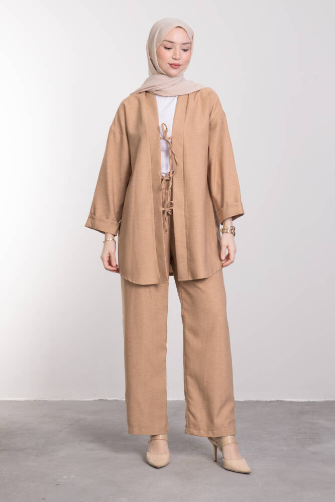 Bağcıklı Rahat Kesim Tesettür Takım Karamel - LAMİAGİYİM