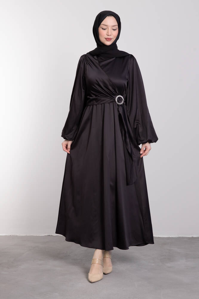 Çapraz Tokalı Rahat Kesim Elbise Siyah - LAMİAGİYİM