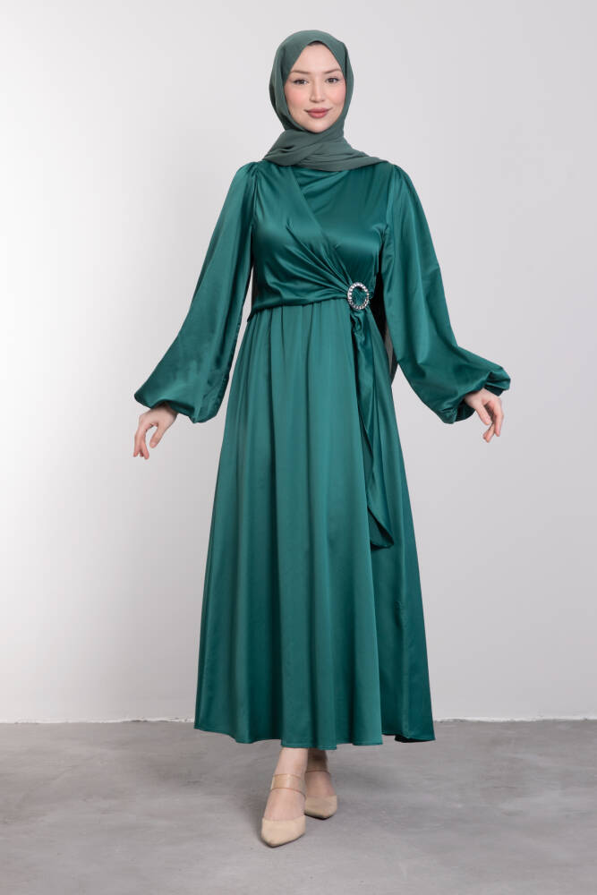 Çapraz Tokalı Rahat Kesim Elbise Zümrüt - LAMİAGİYİM