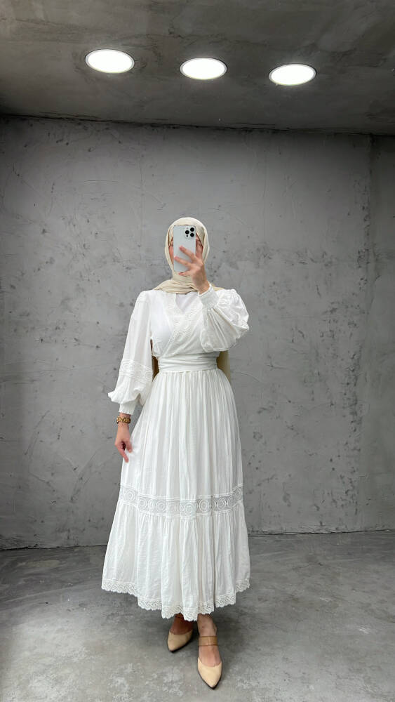 Pamuklu Güpür Detaylı Kuşaklı İkili Takım Beyaz - LAMİAGİYİM