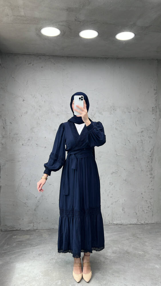 Pamuklu Güpür Detaylı Kuşaklı İkili Takım Lacivert - LAMİAGİYİM