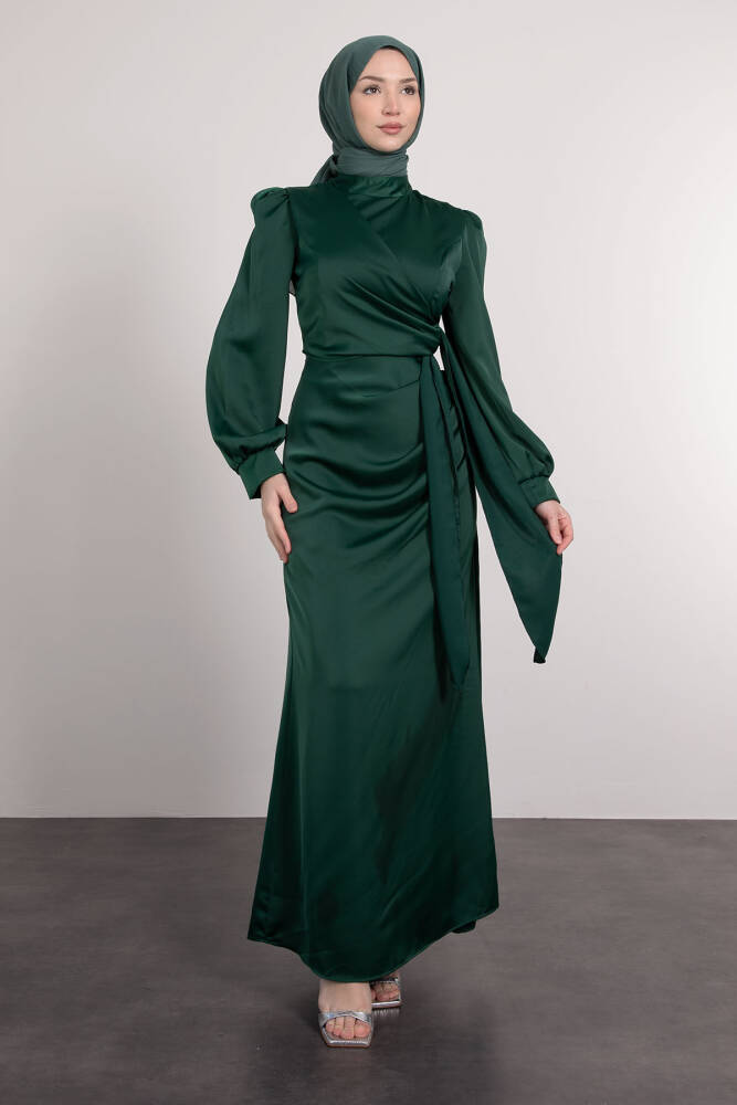 Saten Yan Kuşaklı Elbise Zümrüt - LAMİAGİYİM