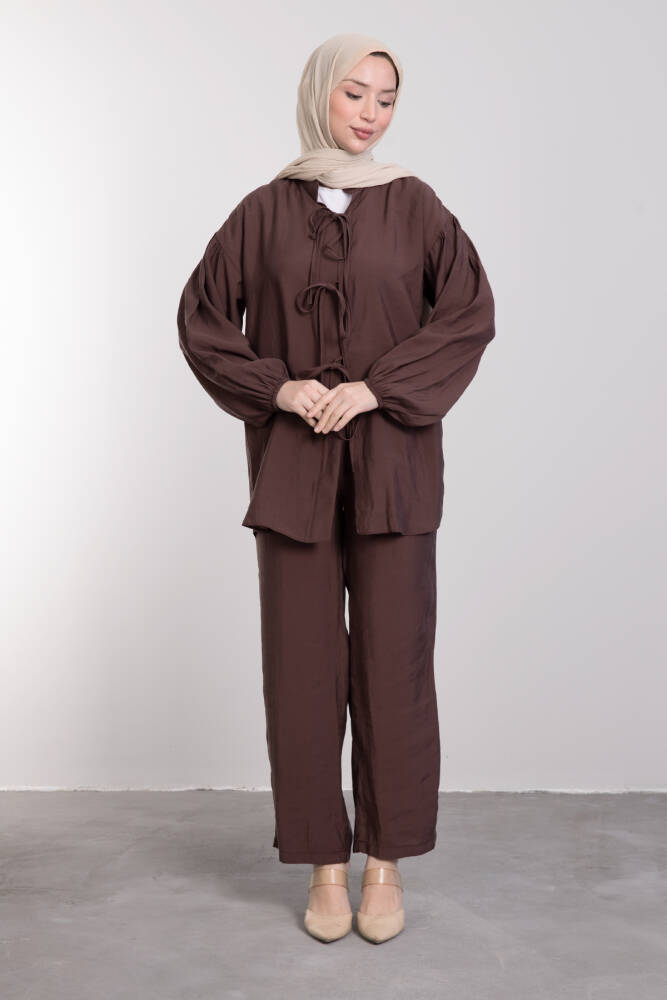 Tuniği Bağcıklı Pantolonlu Takım Kahverengi - LAMİAGİYİM