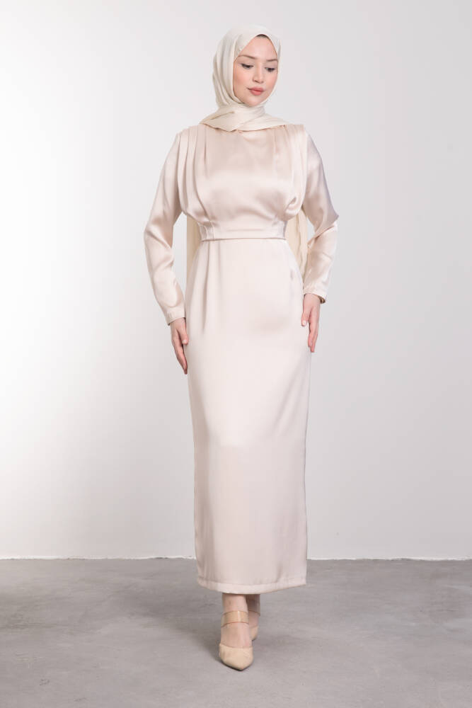 Üstü Dökümlü Bele Oturan Elbise Krem - LAMİAGİYİM
