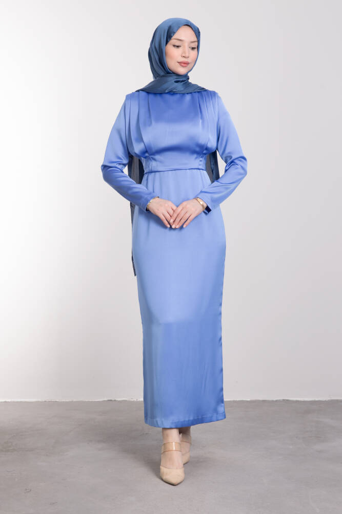 Üstü Dökümlü Bele Oturan Elbise Mavi - LAMİAGİYİM